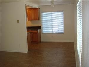 4th image of 110 Oaklawn Ave APT A