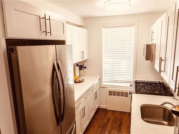 3rd image of 1 Hawley Ter APT 2E
