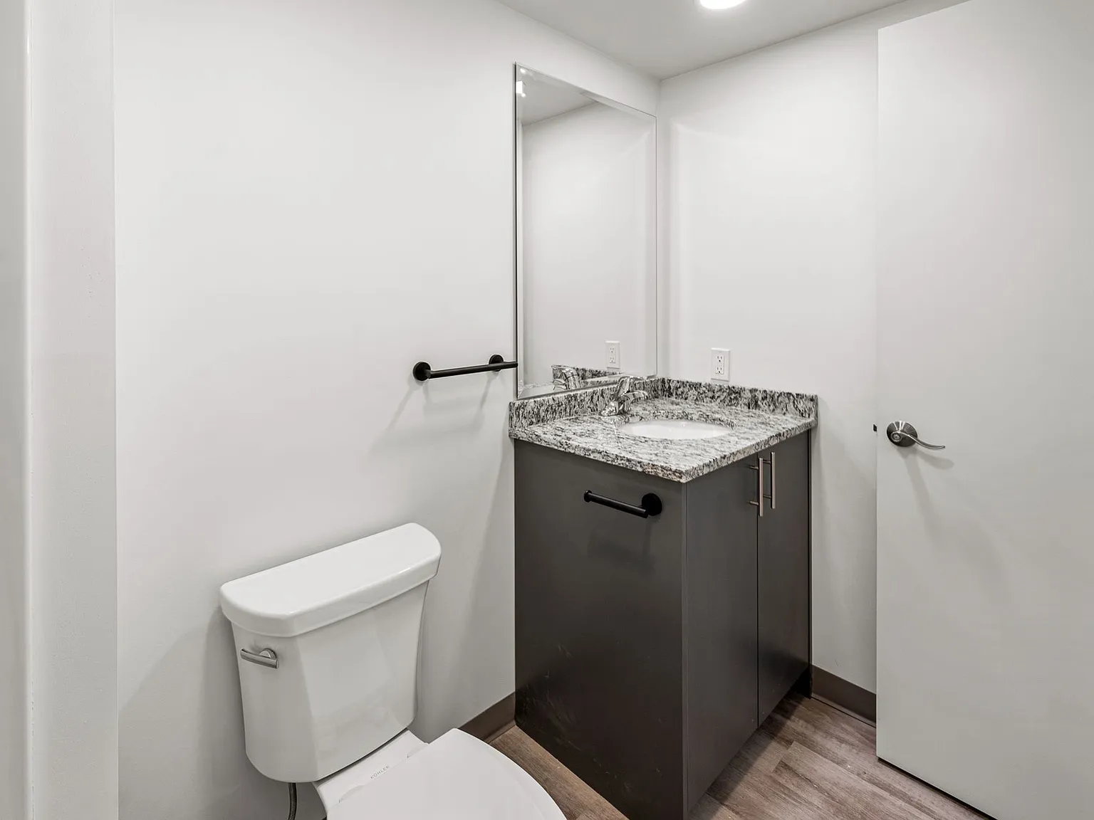1 bed, 1.5 bath, 900 sqft, $2,100 — Photo 3