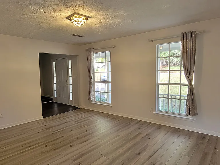 1376 Heritage Glen Dr — Photo 14