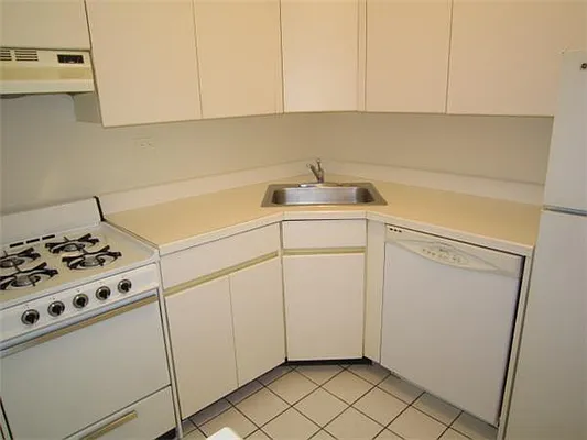 Rented by Sumitomo Real Estate Sales | media 3