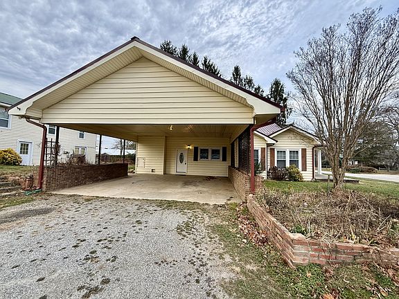2703 Old Spartanburg Road, East Flat Rock, NC w/ large carport