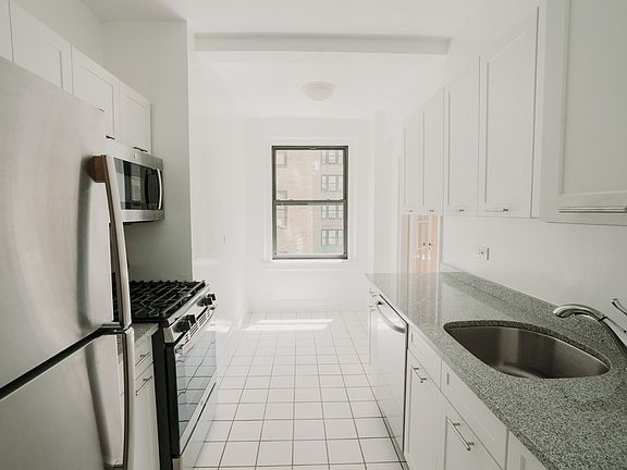 3rd image of 210 E 68th St APT 16J