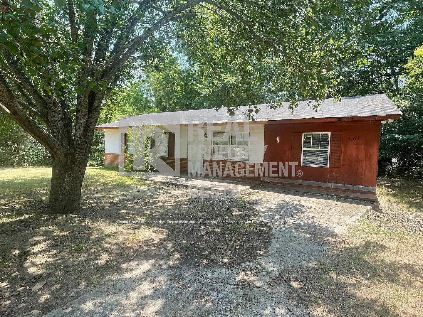 4 bed, 1.0 bath, 864 sqft, $950 — Photo 1