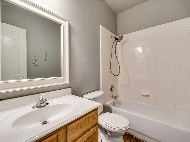 300 Creekside Dr — Photo 17