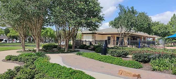 4 bed, 2182 sqft, $650 — Photo 2