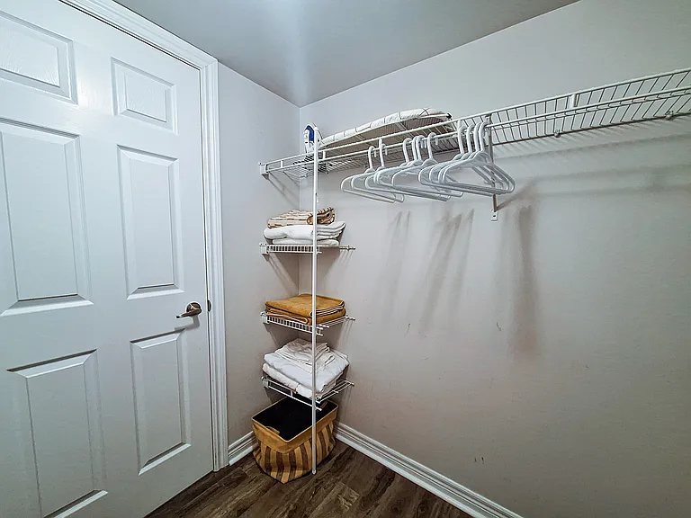 310 Burnhamthorpe Rd W — Photo 21