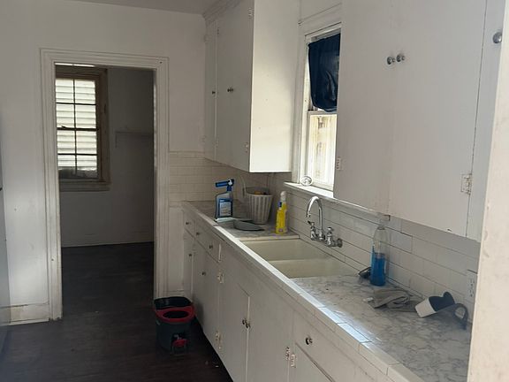 2nd image of 854 Oak Park Ave