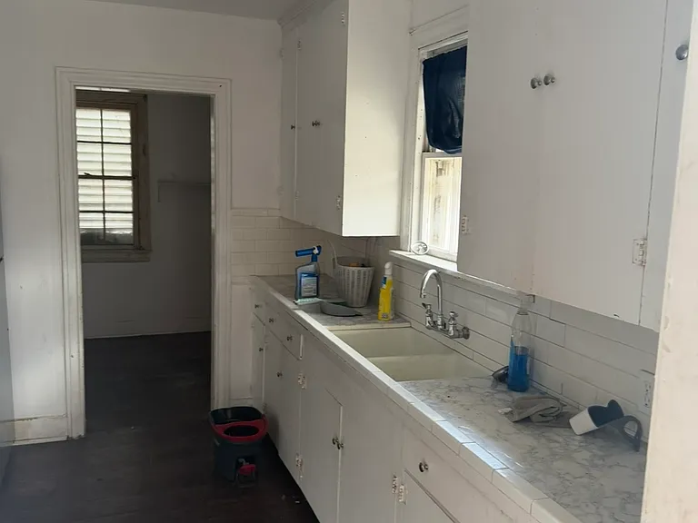 854 Oak Park Ave — Photo 2