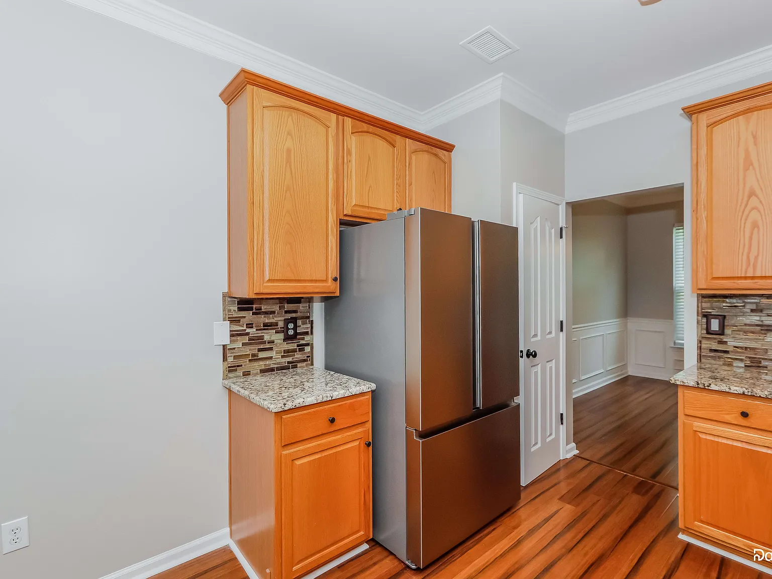 4 bed, 2.5 bath, 2160 sqft, $2,545 — Photo 2