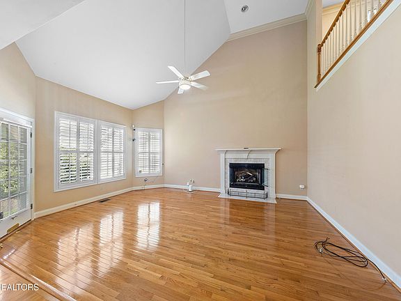 3rd image of 1110 Spy Glass Way