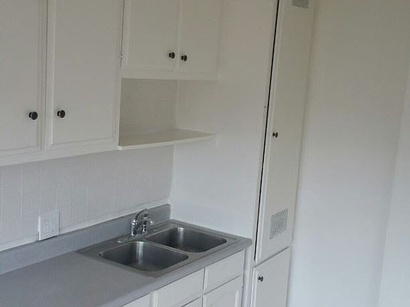 5th image of 3133 Wabash Ave APT 4