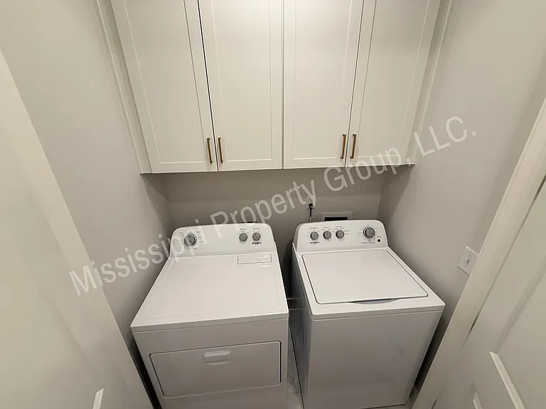 611 Miramar Ln — Photo 9