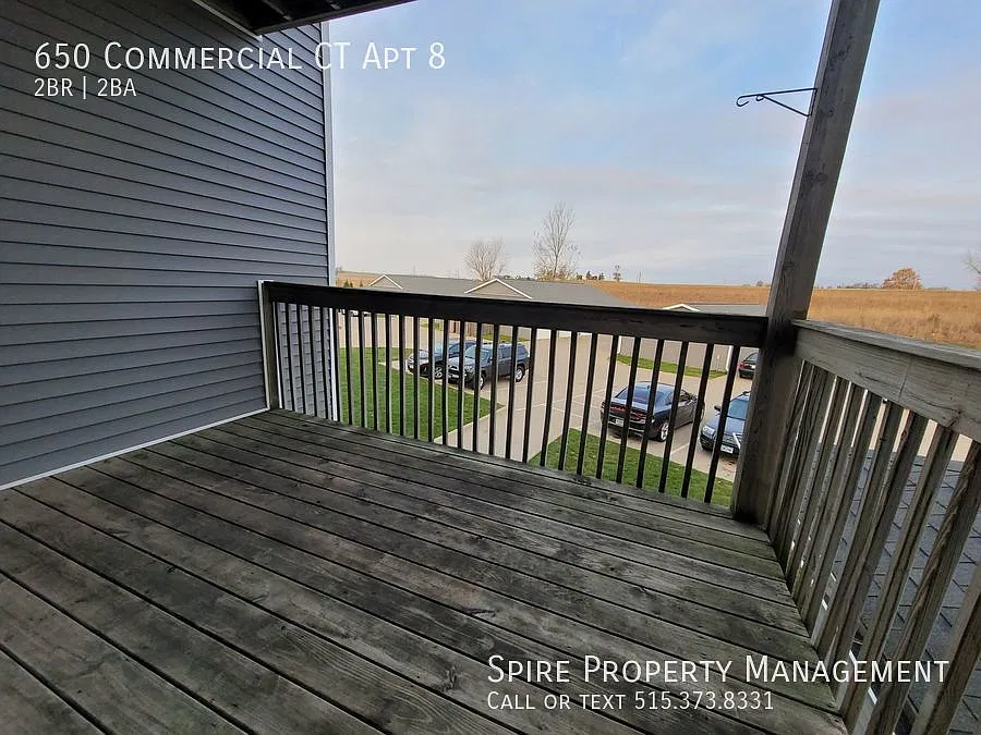 Luxury Living! 2 Bedroom 2 Bath, Fireplace, Washer/Dryer Garage — Photo 2