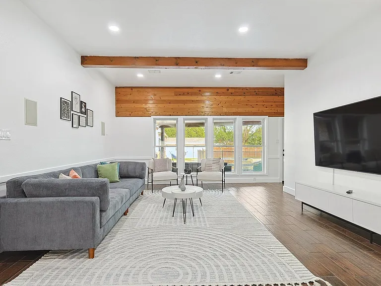 3322 Darby Ln — Photo 22