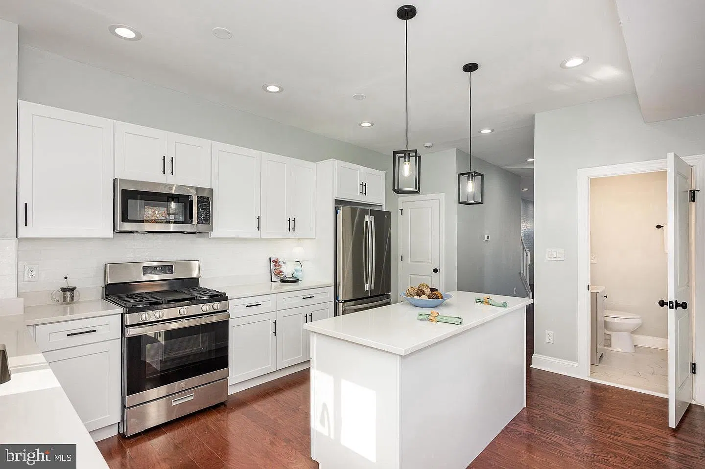 3 bed, 3.5 bath, 1857 sqft, $2,400 — Photo 3