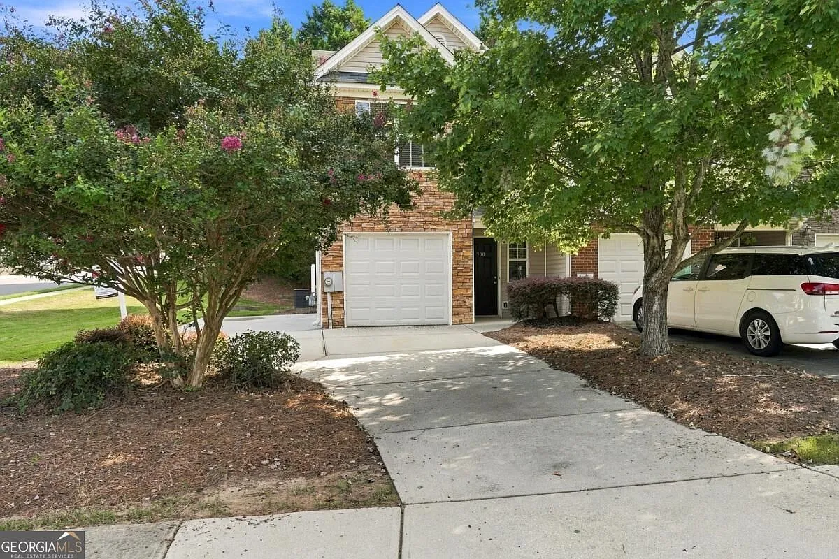 3 bed, 2.5 bath, 1520 sqft, $1,800 — Photo 2