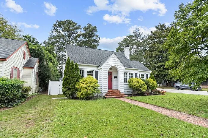 4 bed, 3.0 bath, 2819 sqft, $1,850 — Photo 2