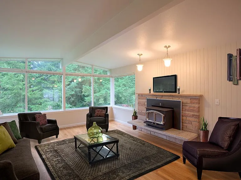 16015 SE 43rd St — Photo 1