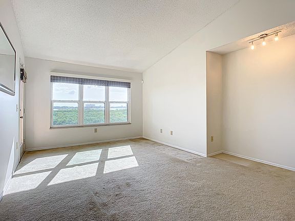 5th image of 1401 S Palmetto Ave APT 621