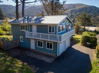 416 E 2nd St, Yachats, OR 97498