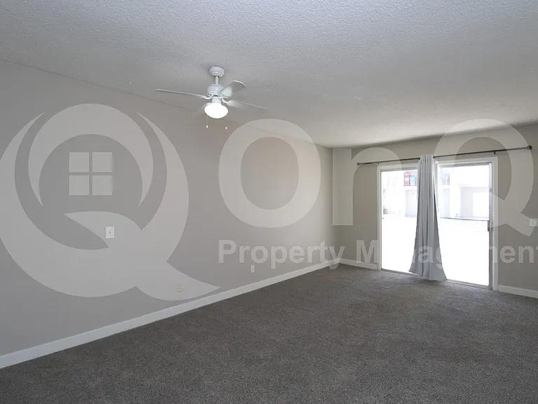 2807 E Paradise Ln #102 — Photo 6