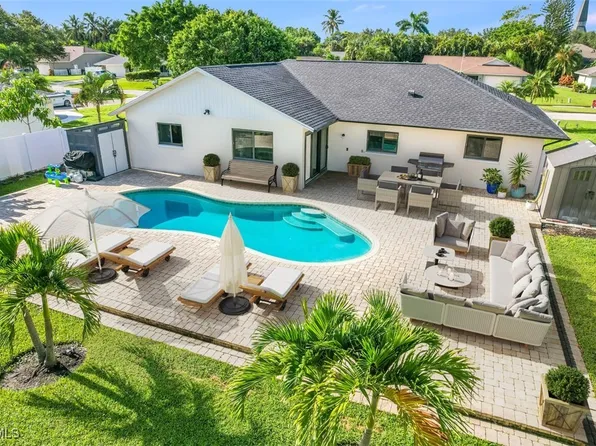 49 Willoughby Dr, Naples, FL 34110