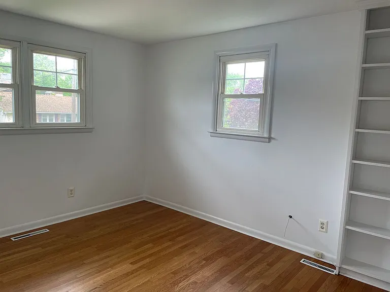 202 Alders Dr — Photo 12