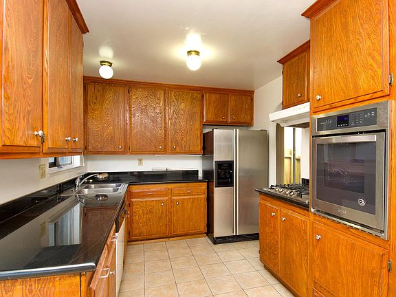 4th image of 2609 Wexford Ave