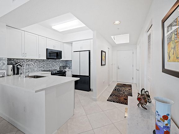 5th image of 111 SE 8th Avenue #903