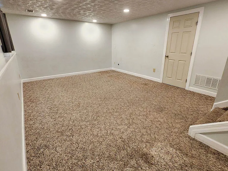 1345 Helmsdale Dr — Photo 9