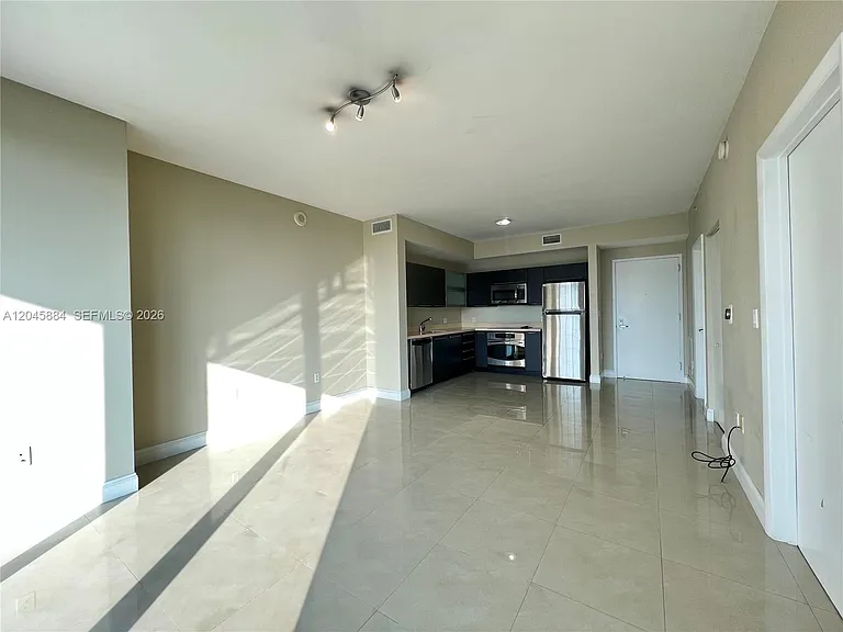 90 SW 3rd St #1710 — Photo 4