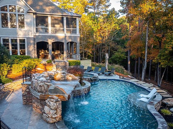 4th image of 1051 Trippe Cir