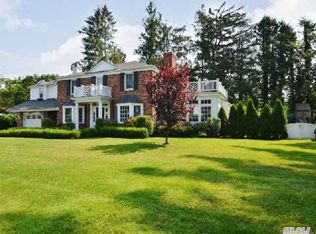 6 Birch Ln, Manhasset, NY 11030