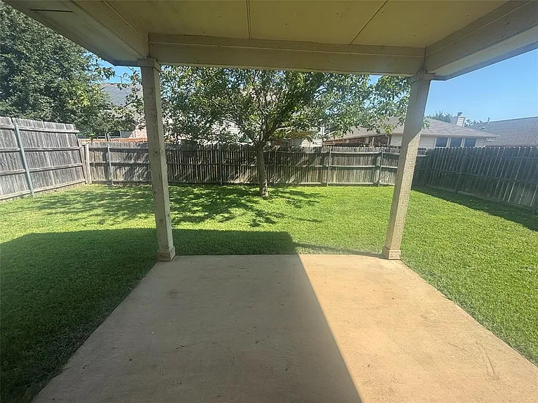 4105 Capstone Dr — Photo 32