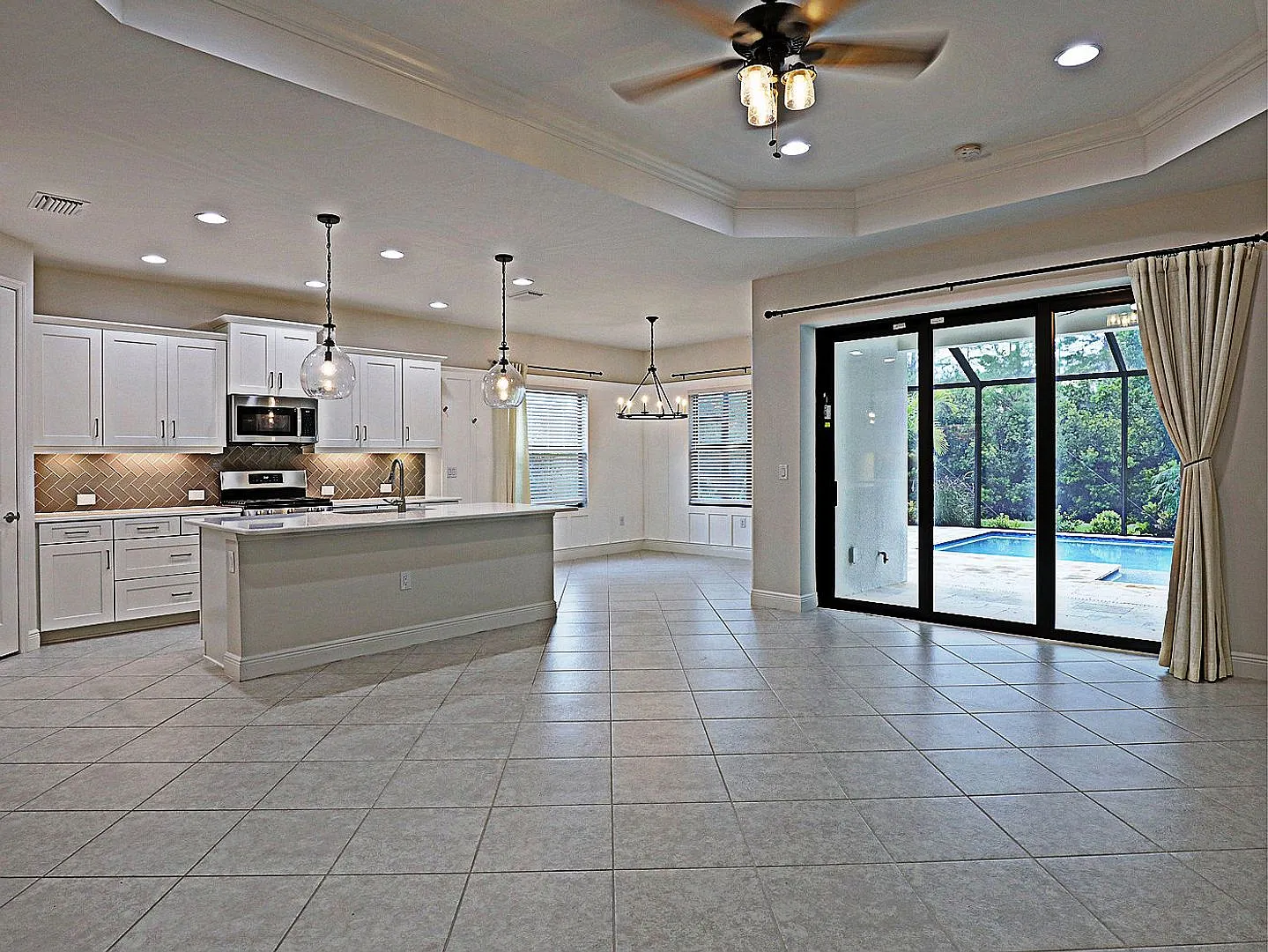 Gated 3/2 with Saltwater Heated Pool, Minutes from Gulf Coast Medical Center — Photo 2