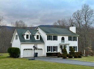 399 Quannacut Rd, Shawangunk, NY 12566