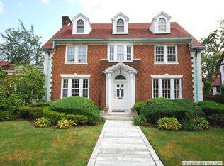 60 Exeter St, Forest Hills, NY 11375