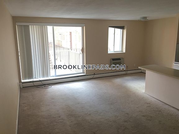 3rd image of 123 Sewall Ave #Uz1a