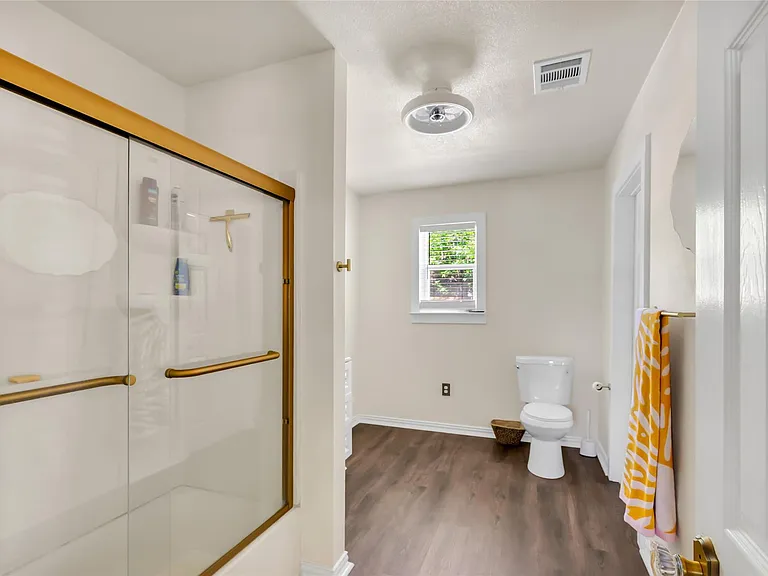 204 Kerry Rd — Photo 9