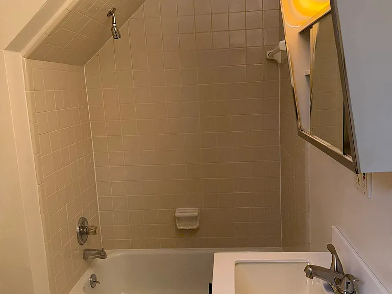 631 Overton St #1 — Photo 7
