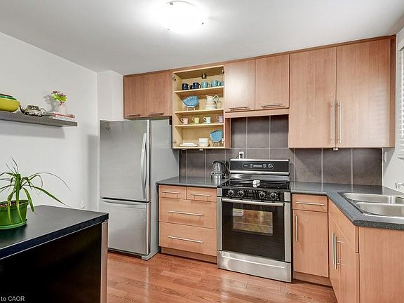 4th image of 1350 Limeridge Rd E #18