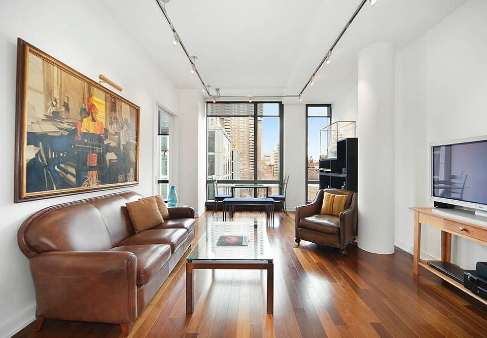 1st image of 101 Warren St APT 650