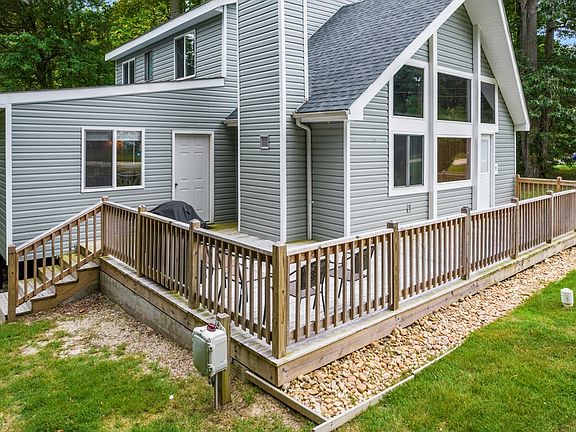 3rd image of 154 Cypress Dr