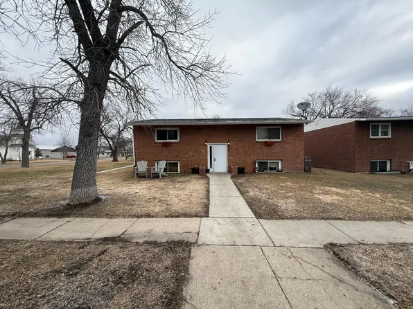 418 2nd Ave SW, Hillsboro, ND 58045