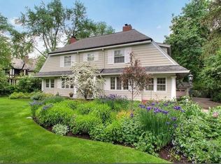 2894 Fontenay Rd, Shaker Heights, OH 44120