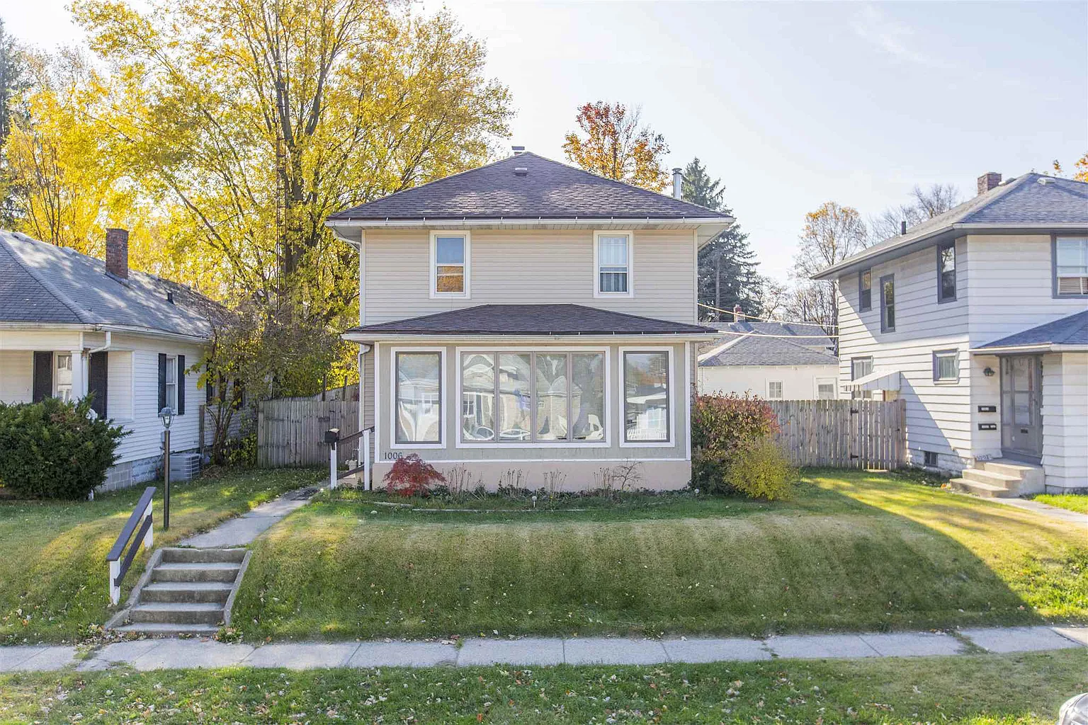 1006 Altgeld St photo 1