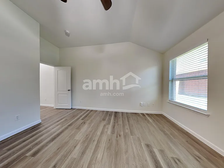 347 Tioga Dr — Photo 7
