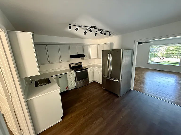 160 E Prospect St — Photo 12
