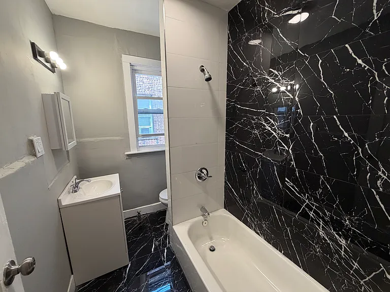 847-849 S 19th St #1L — Photo 7